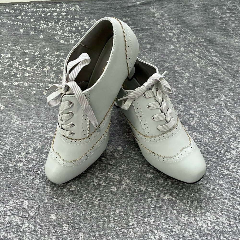 Graham Street Shoe Co. Gray Heels New Sz 11